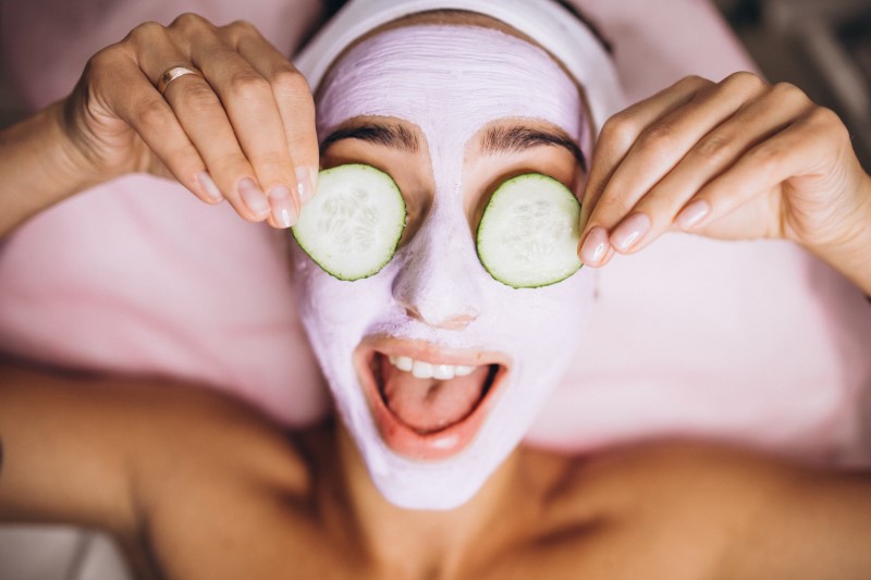 Peeling enzymatyczny: Delikatna alternatywa dla odnowy skóry