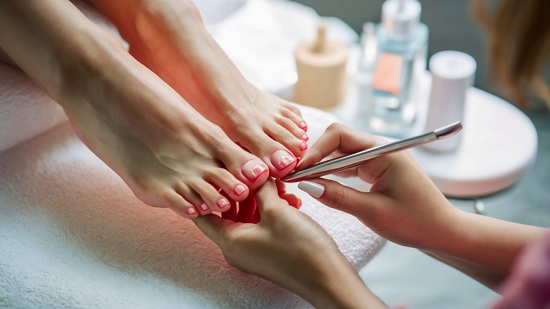 Pedicure Podologiczny – Ratunek dla Zniszczonych Stóp