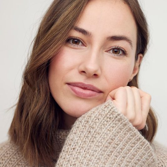 Pielęgnacja przesuszonych pasm – jak skutecznie domknąć łuski włosa