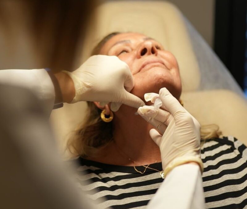 Zabiegi kaniulą dermatologiczną a opór tkanek i płynów. Co trzeba wiedzieć?
